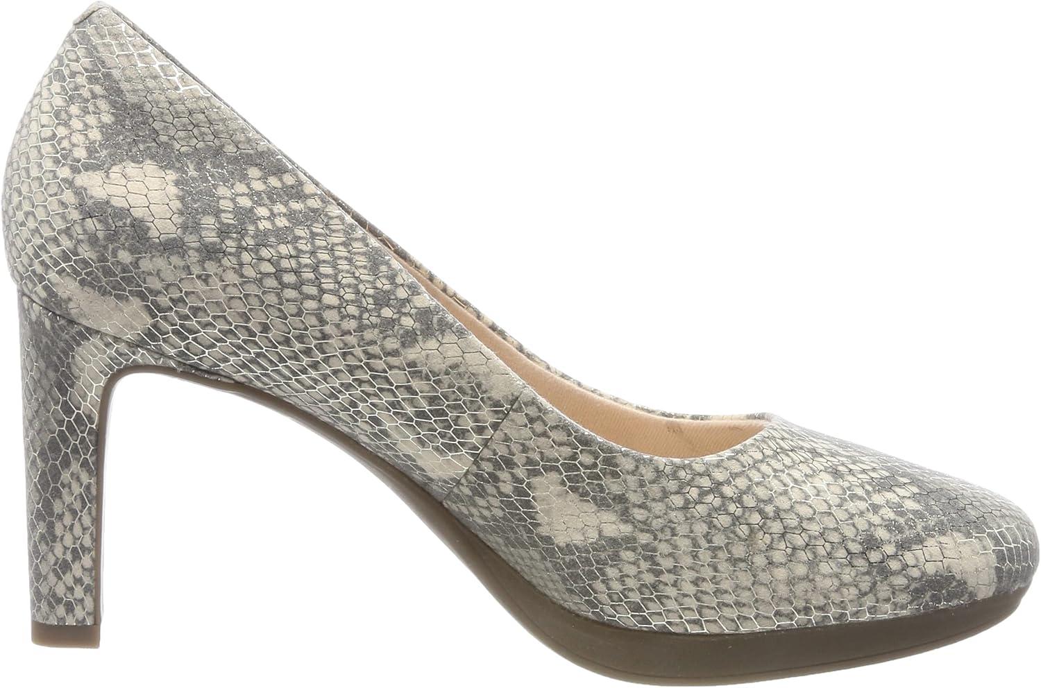 imageClarks Womens Ambyr Joy PumpsBeige Metallic 1